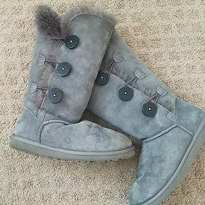 ♥️SOLD♥️ UGGs. Button side.size 6.